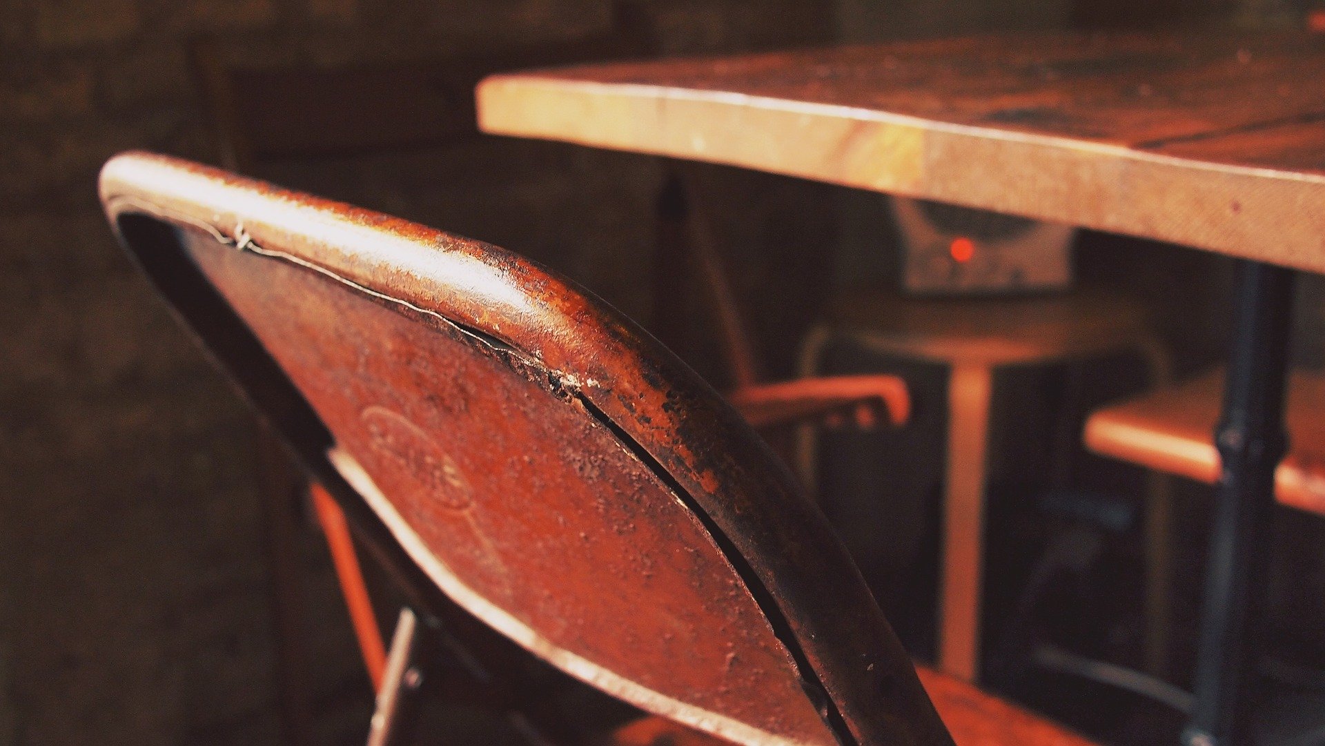 Starý stůl židle